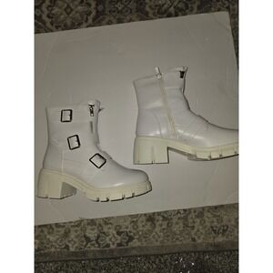 Tinstree White Chunky Heel Boots. Outdoors, Y2K,Collegiate, Zip Side, Size 8